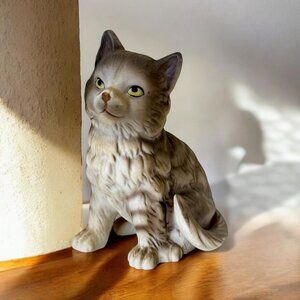 Vintage Charm A piece of 80s nostalgia.Japan Porcelain Gray Cat Yellow Eye Figur